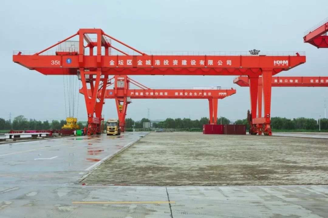 昨日首航金坛港至太仓港内河集装箱支线班轮启航