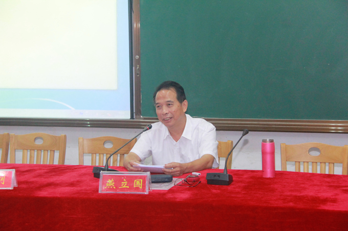 桃源四中燕立国校长来校进行情怀与科学主题讲座