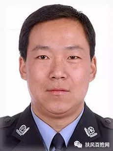 侯宏儒,现任扶风县公安局交警大队副大队长,同时也是扶风爱心志愿者