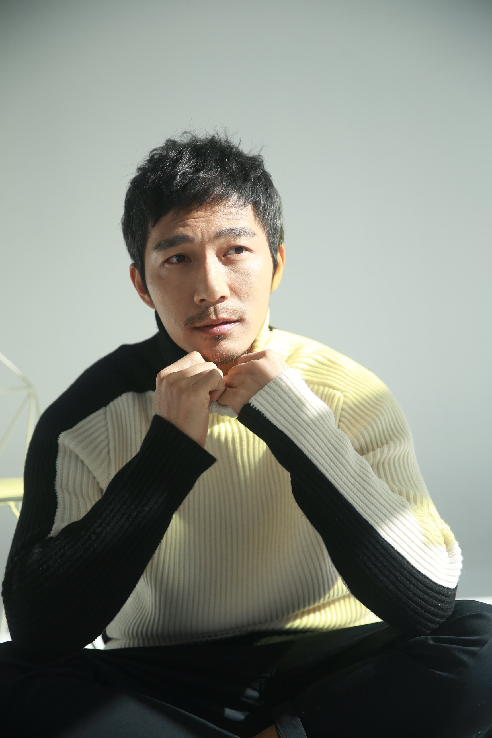 成熟儒雅稳重善良演员陈震值得我们最好的生日祝福