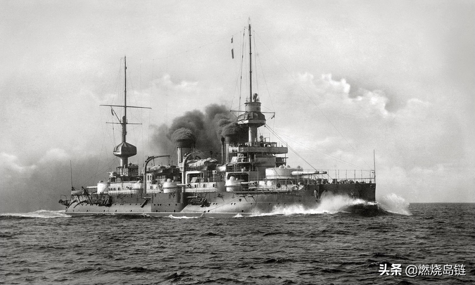 蒸汽朋克风格的的法国前无畏舰絮弗伦号战列舰