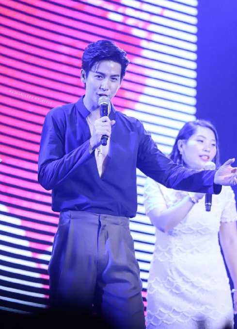 泰国男星push被错认成王一博,你们觉得像吗?_jooy