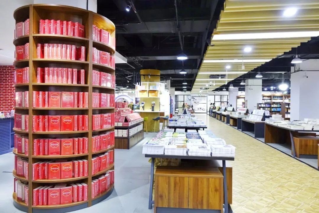 昌吉惊现2000平图书城,10万藏书,刚入驻就"走红"了!_文创区