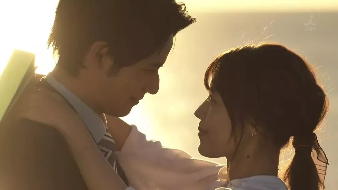 或者在黄昏,午夜,看完电影回来,伴着清凉的夜风,慢慢悠悠地送女生回家