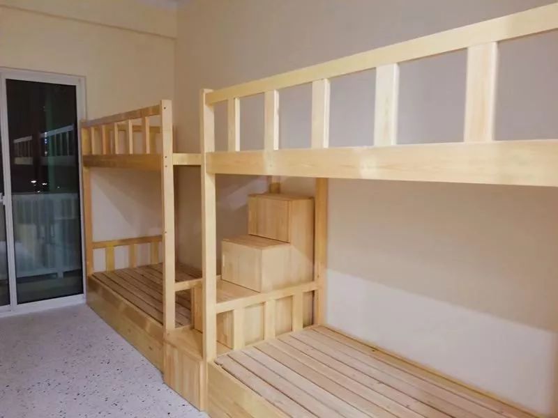 同时学校专门建了384间学生宿舍,4人间的宿舍配备了中央空调和独立的