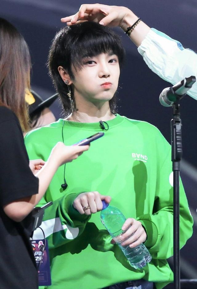 年少有为的华晨宇出道6年来凭什么成为年轻人最喜欢的歌手