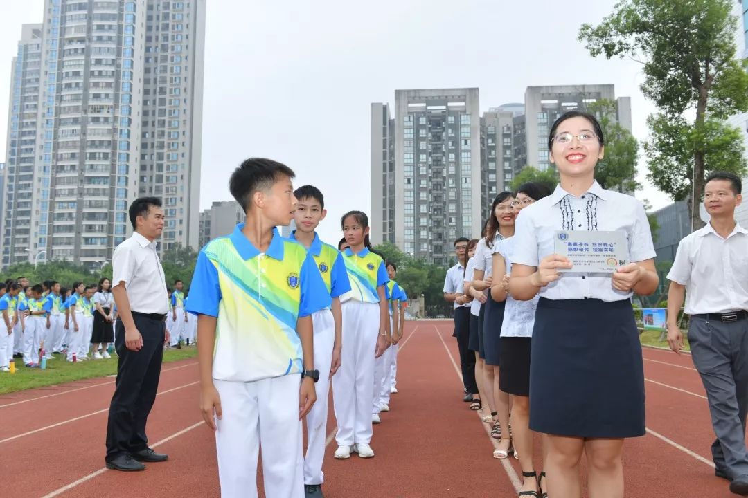 五載櫛風沐雨春秋星火相傳柳州市文華中學建校五週年專題報道