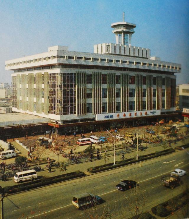 老照片:这是80年代的湖北武汉,这是记忆中的江城