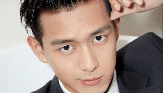 但也有众多网友表示,李现即使长了倒三角的眼睛,还这么的帅气!