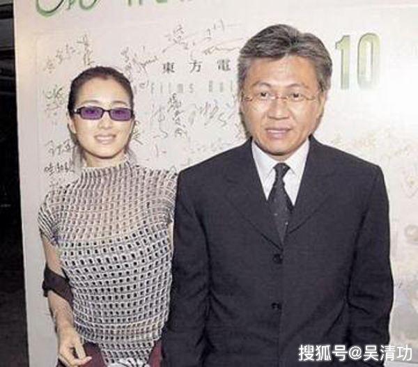 2012年5月,经黄和祥证实,两人已离婚三年,离婚原因是两人聚少离多,并