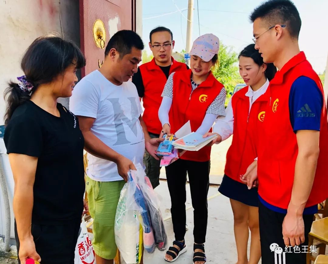 新时代文明实践活动进行时我镇志愿者走进大吴村