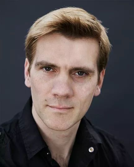 电影获得巨大成功,而爱芭蕾的billy elliot没有停下脚步.