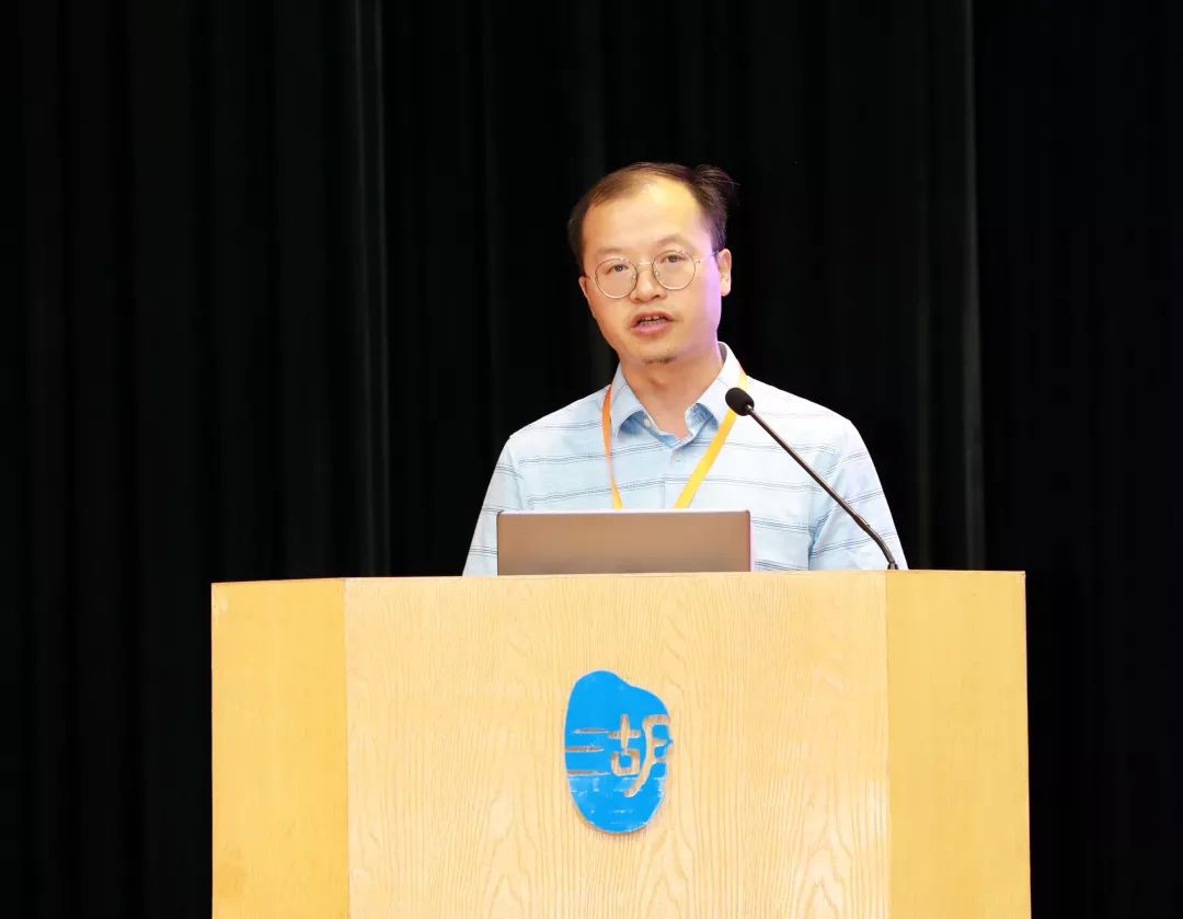 叶德辉教授在致辞中介绍了桂林电子科技大学艺术与设计学院的办学优势