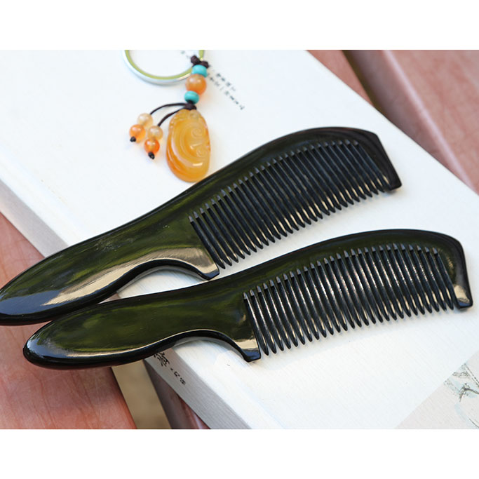亲们,格桑花淘宝店新上一批黑牦牛角梳,欢迎网购
