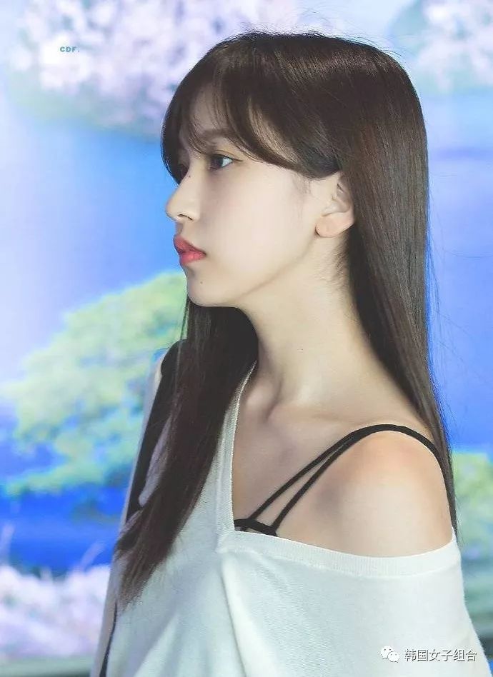 拥有天鹅颈的女团爱豆,她是优雅高级美丽的代名词!