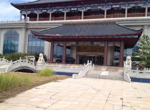 据"创业智库"称,有钱后的李途纯着迷于奢华的感觉,据传太子奶在株洲的