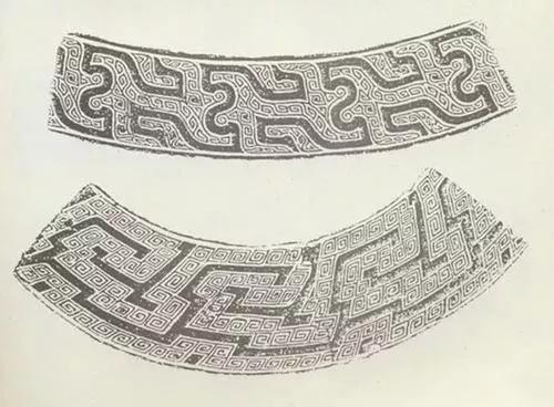 西周云雷纹回纹印纹硬陶罐例如,商周时期青铜器上的云纹图案是涡形旋