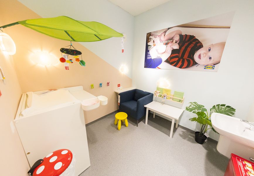 来自宜家的贴心母婴室,让妈妈们可以在这里给baby喂母乳,换尿布,缓解"