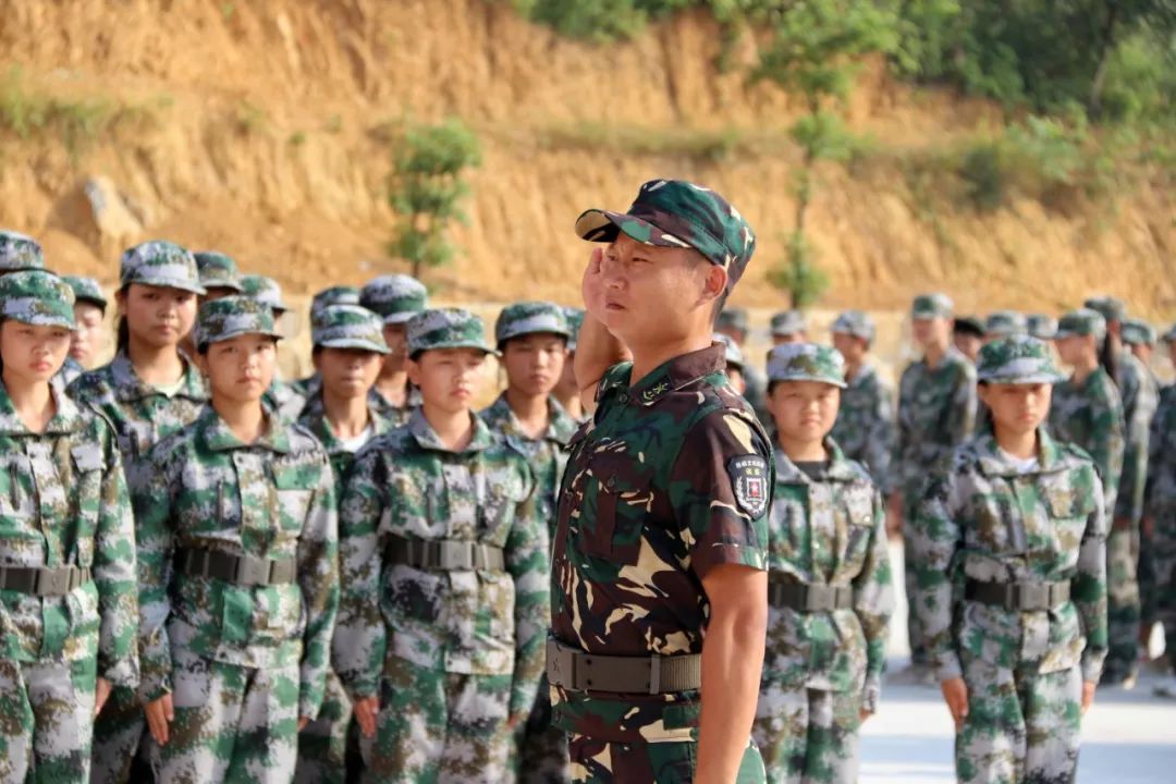 耒阳这所学校刷屏了,看完热血沸腾!_军训
