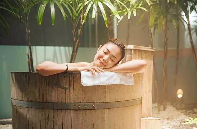 yunomori的温泉水全部来自山清水秀的北碧府,还在泉水里创意加入了冬