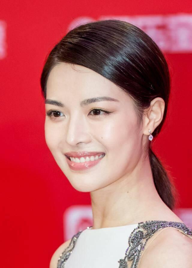 钟楚曦旧照爆出皮肤黝黑认不出曾是李现前女友为出名分手