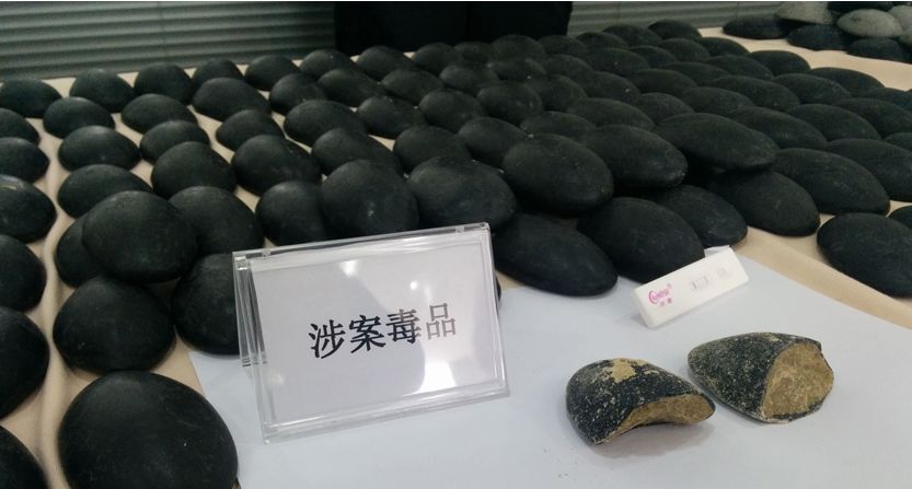 海关在进境旅检渠道查获一名旅客利用婴幼儿奶粉罐走私毒品可卡因案