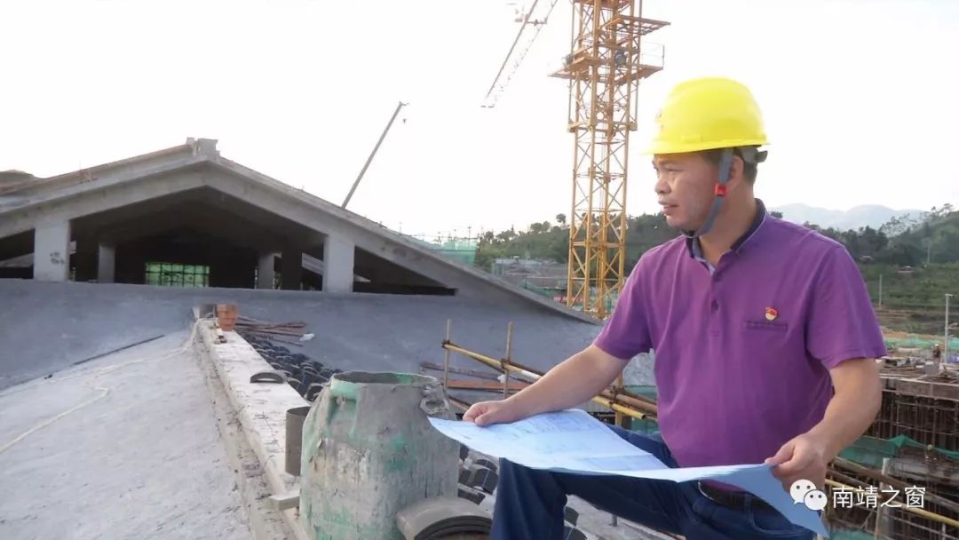 践行初心使命王国华扎根基层02服务乡村振兴