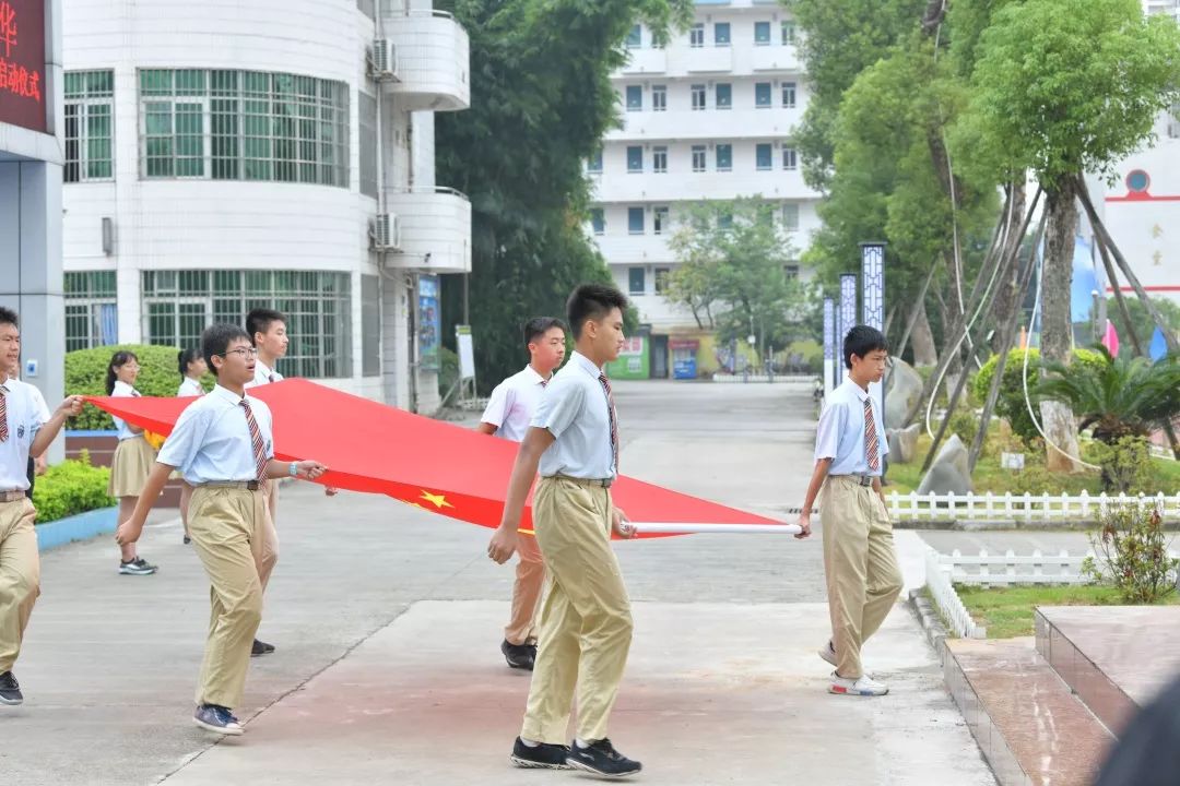 五载栉风沐雨春秋星火相传柳州市文华中学建校五周年专题报道