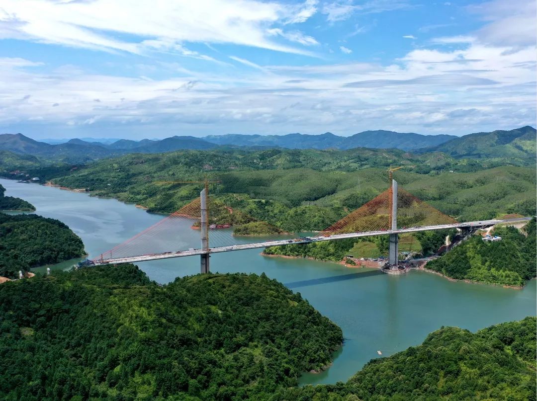 枫树坝特大桥北岸边跨成功合龙,望10月中旬整体合龙