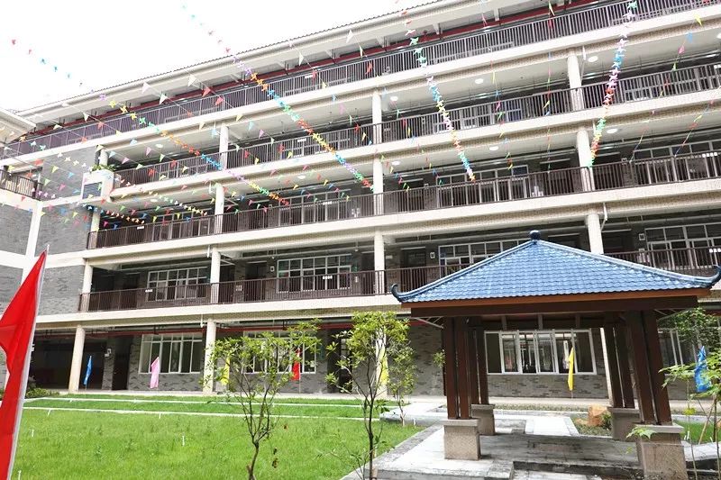 实拍设室内恒温游泳池首创校内地下接送文翰小学崭新亮相