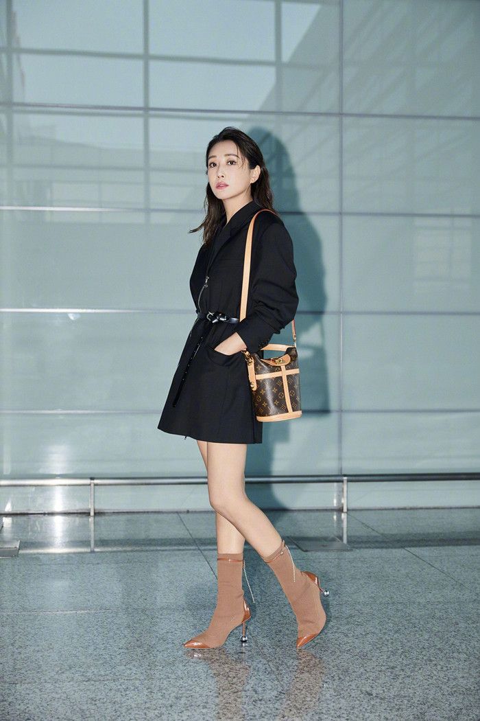 "肉溪哥"这次装扮很成功,成功摆脱小清新,做了回大姐大风范_杜若溪