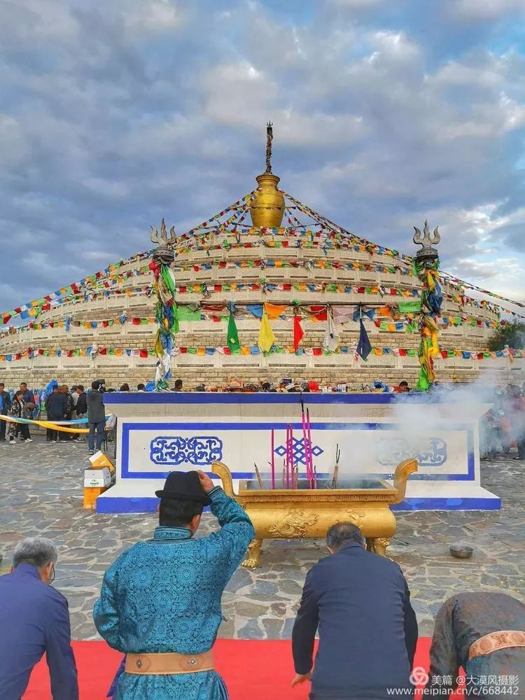 乡土情怀王宏伟蒙古族最隆重的祭祀活动祭敖包