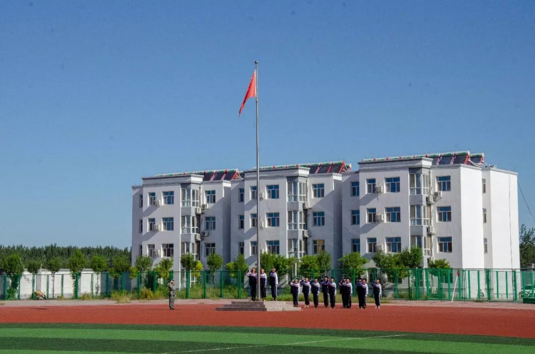 广宗一中隆重举行2019级高一军训总结表彰暨开学典礼
