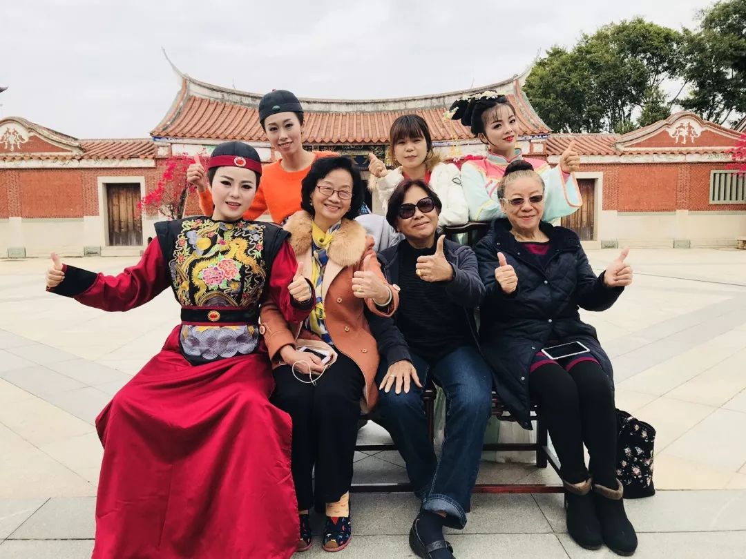 不仅这样哦,剧组还特邀闽南著名戏曲艺术家,中国著名水袖老师李秀华