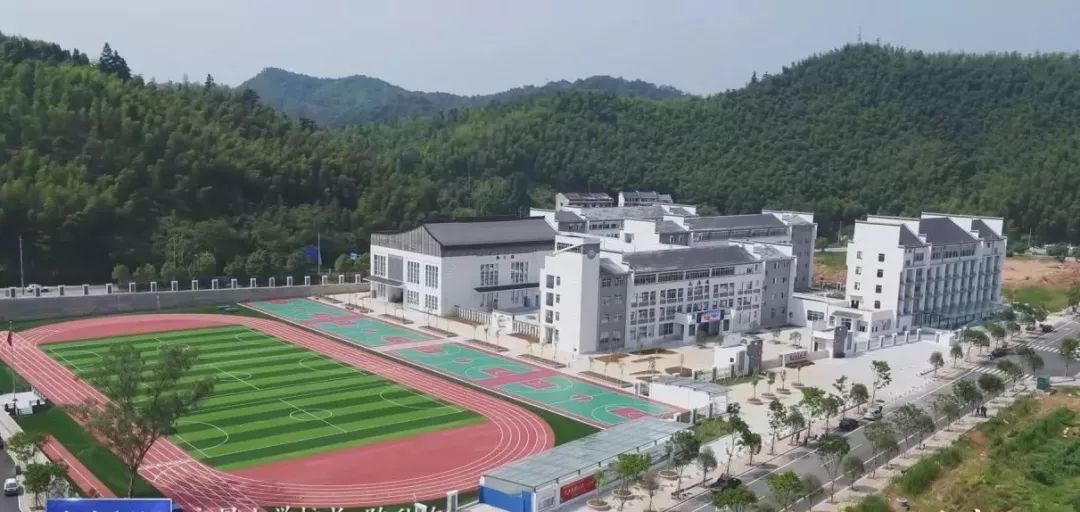 五比五曬泰寧縣文昌小學建成並揭牌啟用今年秋季計劃招550位學生