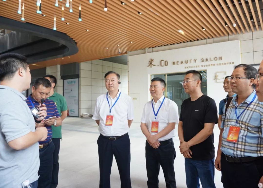 区人大常委会副主任涂金全,杨盛勇,胡元义参加调研.