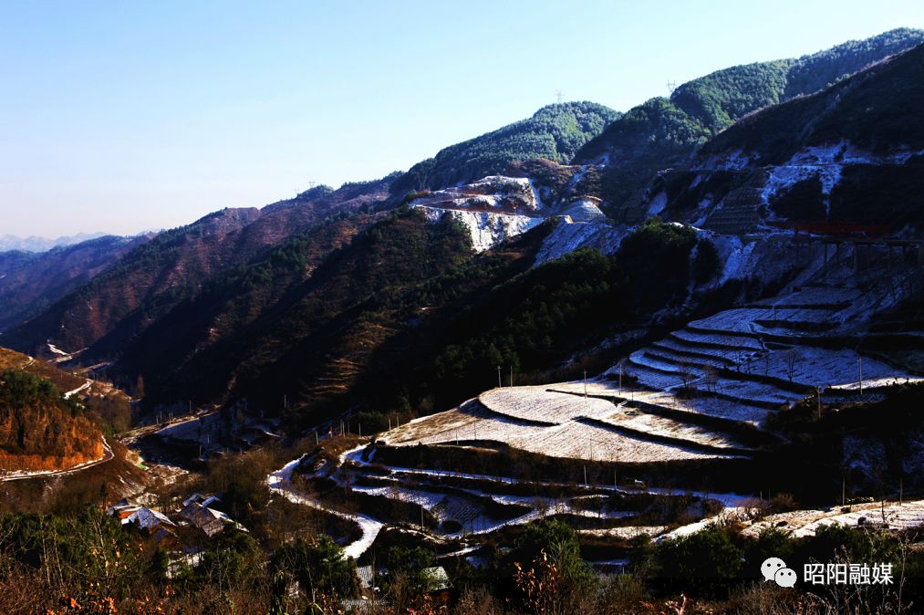 盘河镇党委书记周飞说:"民心顺了,人心齐了,精准扶贫也就活了,脱贫
