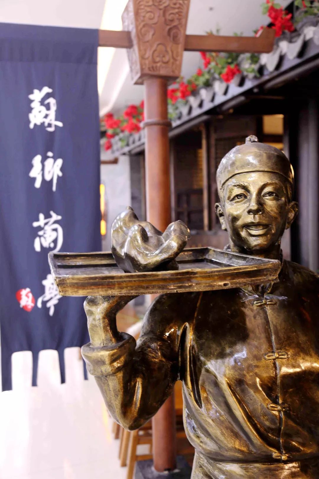 仲尼:高邮世贸3楼苏乡兰亭太火,每天门口排满了人!_扬州