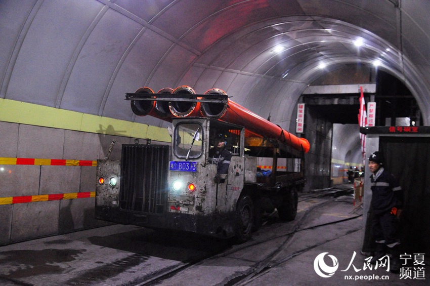 记者探秘宁夏500米深现代化矿井组图