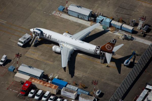 美國倫頓的波音工廠停放著一架波音737max(資料圖片) 返回搜