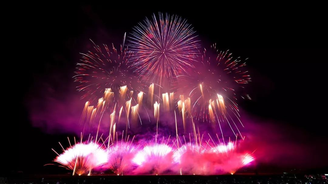 昼场 18:50-21:30夜场74地点:日本秋田县多摩川花火大会全日本排名