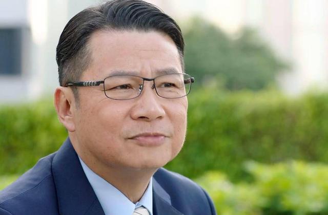 tvb御用"奸人"渴望寻求新突破 因"为所欲为"表情包走红网络_郑子诚