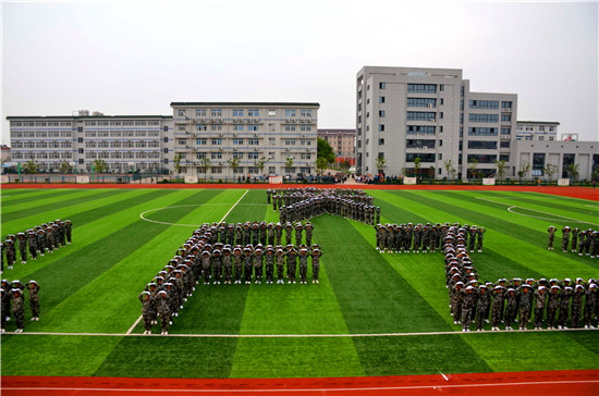 海安市立发中学举行2019级高一新生军训闭营仪式