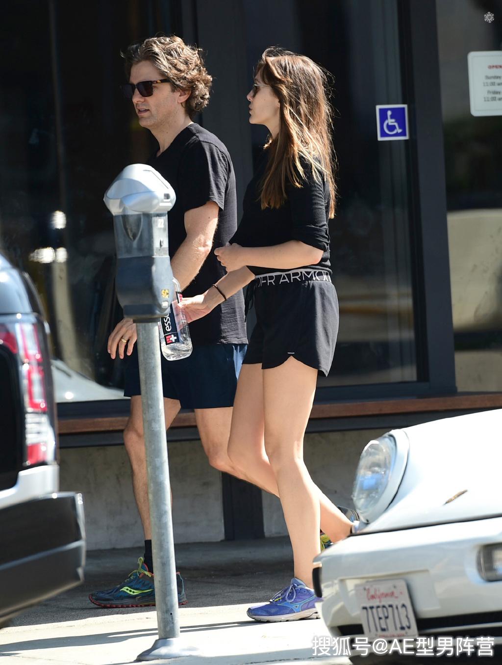 原创奥妹伊丽莎白奥尔森现身街头和男友一起去健身长腿抢眼