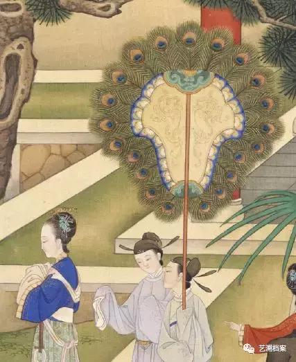 上圆下方,扇大柄长,相传由雉尾扇演变而来.