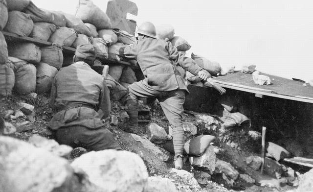 无意义的流血1915年伊松佐河战役