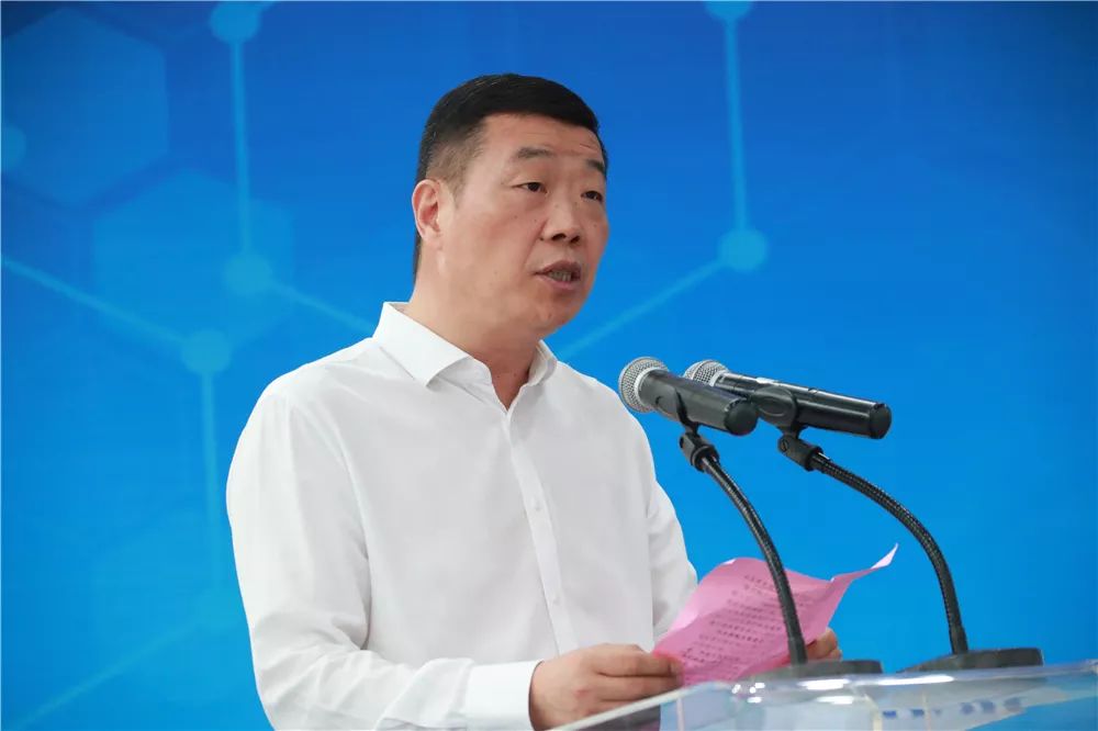 党工委副书记,管委会副主任,双山香山旅游度假区党工委书记许剑波致辞