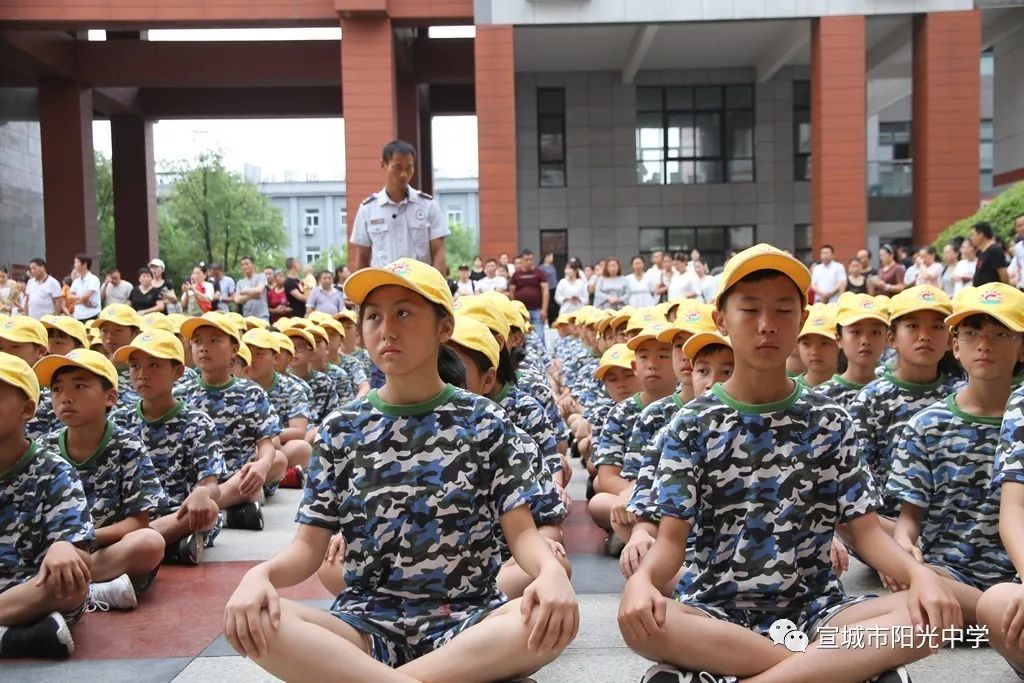 宣城市陽光中學隆重舉行2019級新生軍訓閉營儀式暨彙報表演