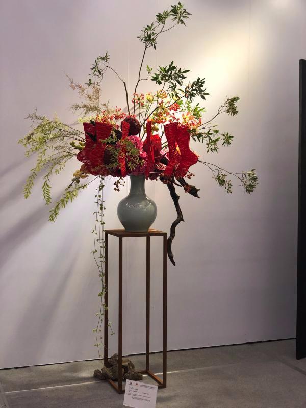 9,透视设计:将自然界的素材,以层层重叠的方式,相互交错表现一种层次