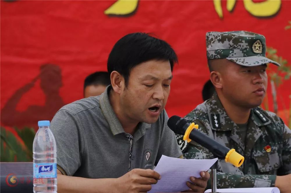 甘谷二中军训汇报表演现场